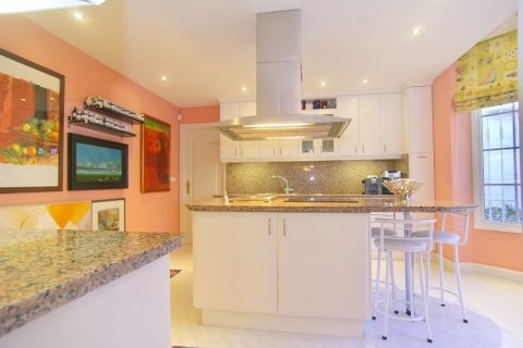 House à vendre Marbella, Malaga, Espagne, 3 chambres, 400 m2 No. 22414 - photo 8