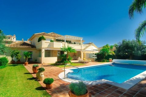 House à vendre Marbella, Malaga, Espagne, 3 chambres, 400 m2 No. 22414 - photo 1