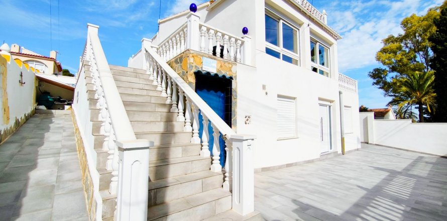 Вилла в Лос Балконес, Аликанте, Испания 5 спален, 220м2 №117099