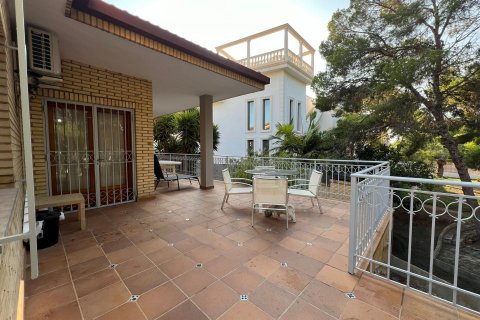 Villa for sale Campoamor, Alicante, Spain 4 bedrooms, 328 sq.m. No. 117101 - photo 12
