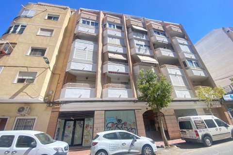 Takvåning till salu Torrevieja, Alicante, Spanien 3 sovrum, 115 kvm. Nr. 117096 - foto 16