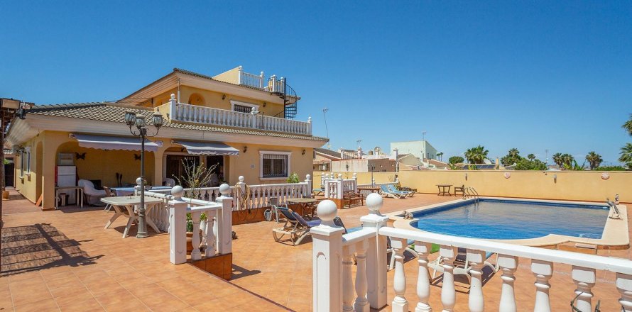Вилла в Лос Балконес, Аликанте, Испания 3 спальни, 340м2 №117092