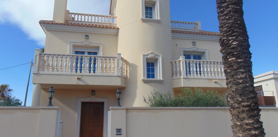 Villa Cabo Roig, Alicante, Spain 5 bedrooms, 260 sq.m. No. 119132