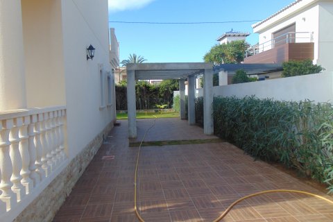 Villa for sale Cabo Roig, Alicante, Spain 5 bedrooms, 260 sq.m. No. 119132 - photo 25