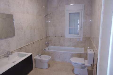 Villa for sale Cabo Roig, Alicante, Spain 5 bedrooms, 260 sq.m. No. 119132 - photo 12