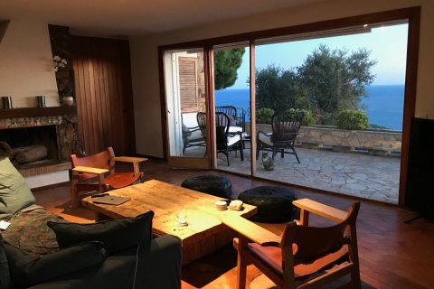 Talo myytävänä Lloret de Mar, Girona, Espanja, 6 makuuhuonetta, 442 m2 No. 22925 - kuva 2