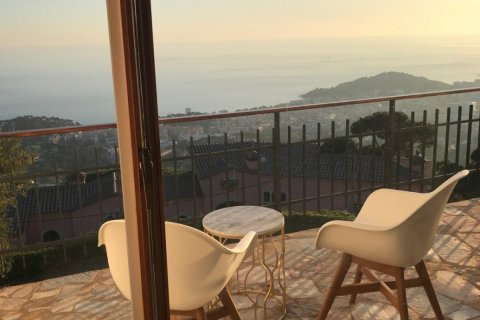 Talo myytävänä Lloret de Mar, Girona, Espanja, 6 makuuhuonetta, 442 m2 No. 22925 - kuva 28