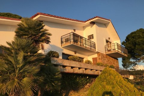 Talo myytävänä Lloret de Mar, Girona, Espanja, 6 makuuhuonetta, 442 m2 No. 22925 - kuva 1