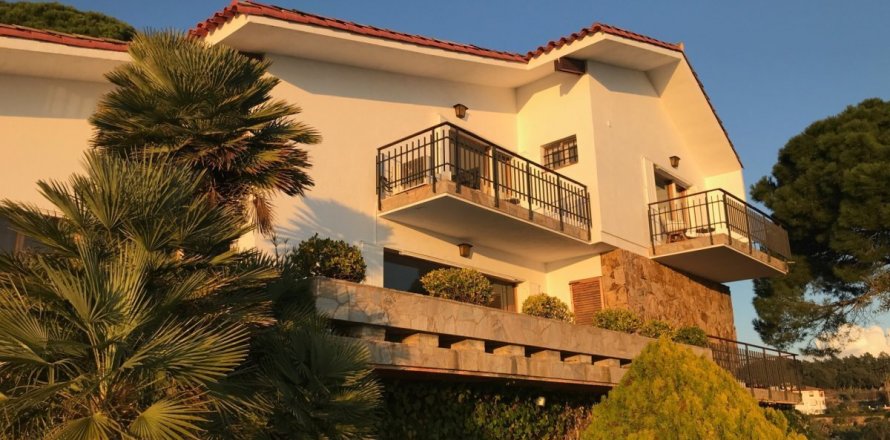 Talo Lloret de Mar, Girona, Espanja 6 makuuhuonetta, 442 m2 No. 22925