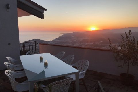Talo myytävänä Lloret de Mar, Girona, Espanja, 6 makuuhuonetta, 442 m2 No. 22925 - kuva 29