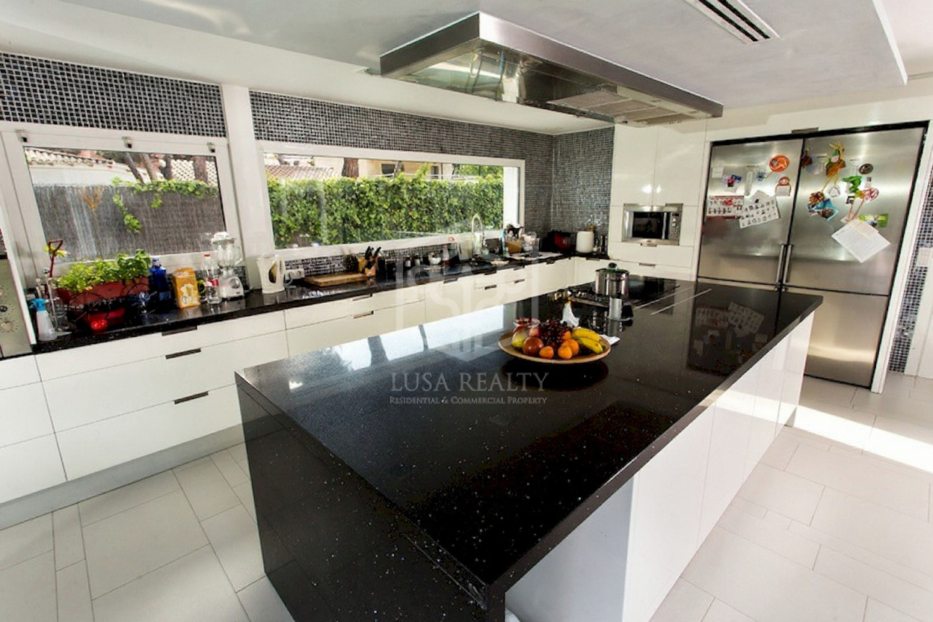 Villa a Castelldefels, Barcelona, Spagna 7 camere da letto, 860 mq. N° 94445