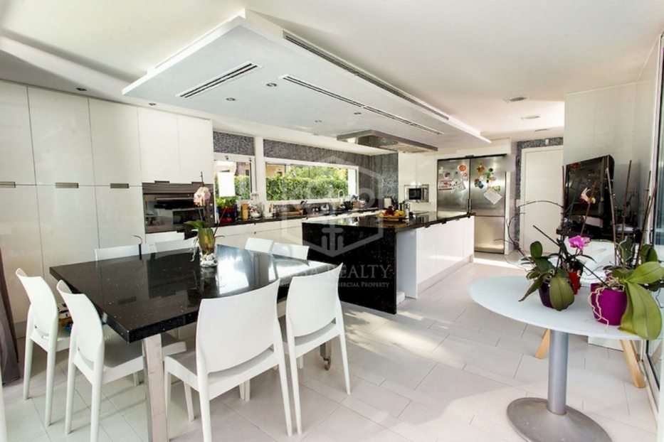 Villa a Castelldefels, Barcelona, Spagna 7 camere da letto, 860 mq. N° 94445