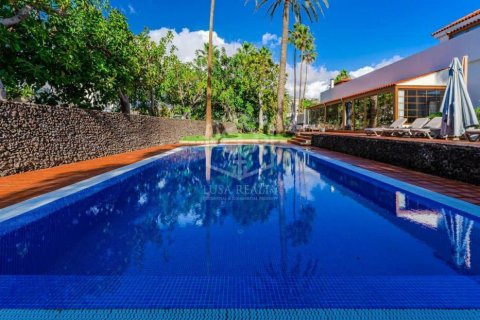 Villa for sale Arona, Tenerife, Spain 6 bedrooms, 350 sq.m. No. 111067 - photo 1