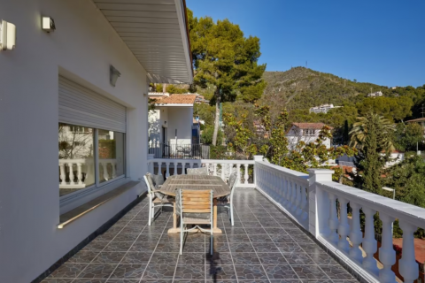 House for sale Castelldefels, Barcelona, Spain 5 bedrooms, 330 sq.m. No. 51726 - photo 13