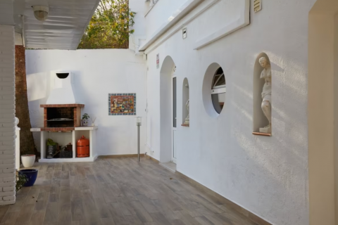 House for sale Castelldefels, Barcelona, Spain 5 bedrooms, 330 sq.m. No. 51726 - photo 11
