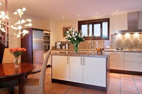 Casa in vendita Benahavis, Malaga, Spagna 4 camere da letto, 320 mq. N° 22421 - foto 2