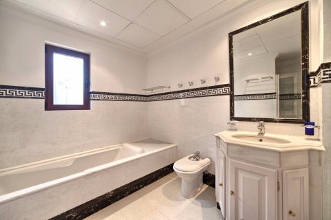 Продажа дома Бенахавис, Малага, Испания 6 спален, 910м2 №22418 - фото 11