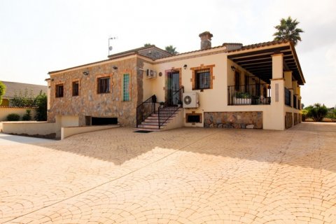 Villa pārdošanā Bigastro, Alicante, Spānijā 4 istabas, 844 m2 Nr. 116324 - attēls 2