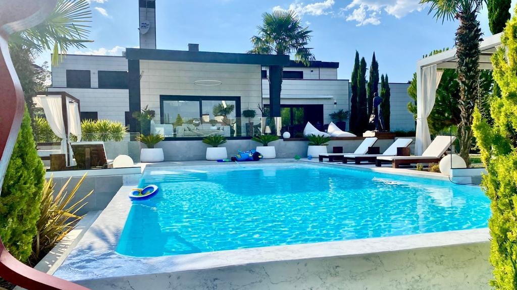 Villa i Boadilla del Monte, Madrid, Spanien 5 sovrum, 750 kvm. Nr. 106327