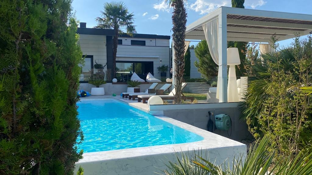 Villa i Boadilla del Monte, Madrid, Spanien 5 sovrum, 750 kvm. Nr. 106327