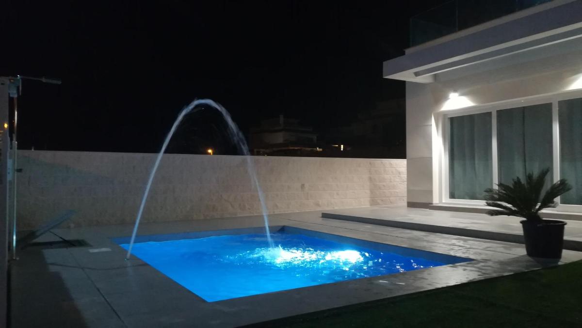 Villa a Los Montesinos, Alicante, Spagna 3 camere da letto, 85 mq. N° 113088