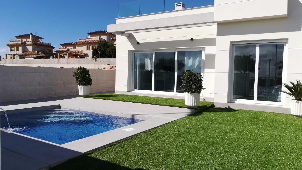 Villa a Los Montesinos, Alicante, Spagna 3 camere da letto, 85 mq. N° 113088