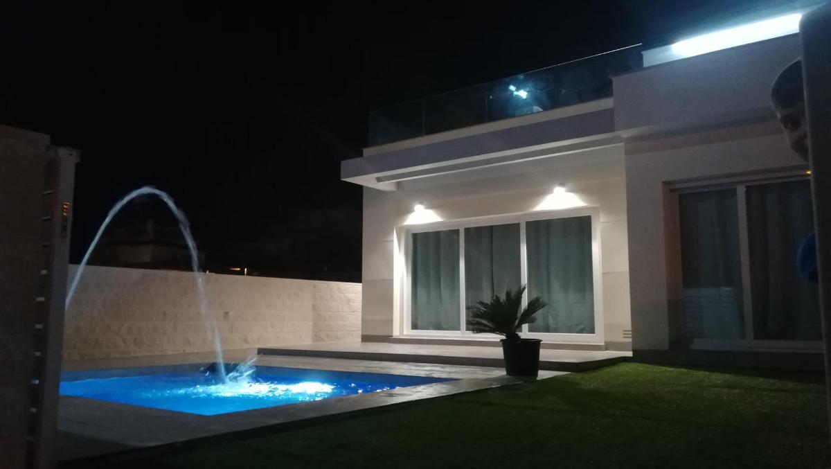 Villa a Los Montesinos, Alicante, Spagna 3 camere da letto, 85 mq. N° 113088