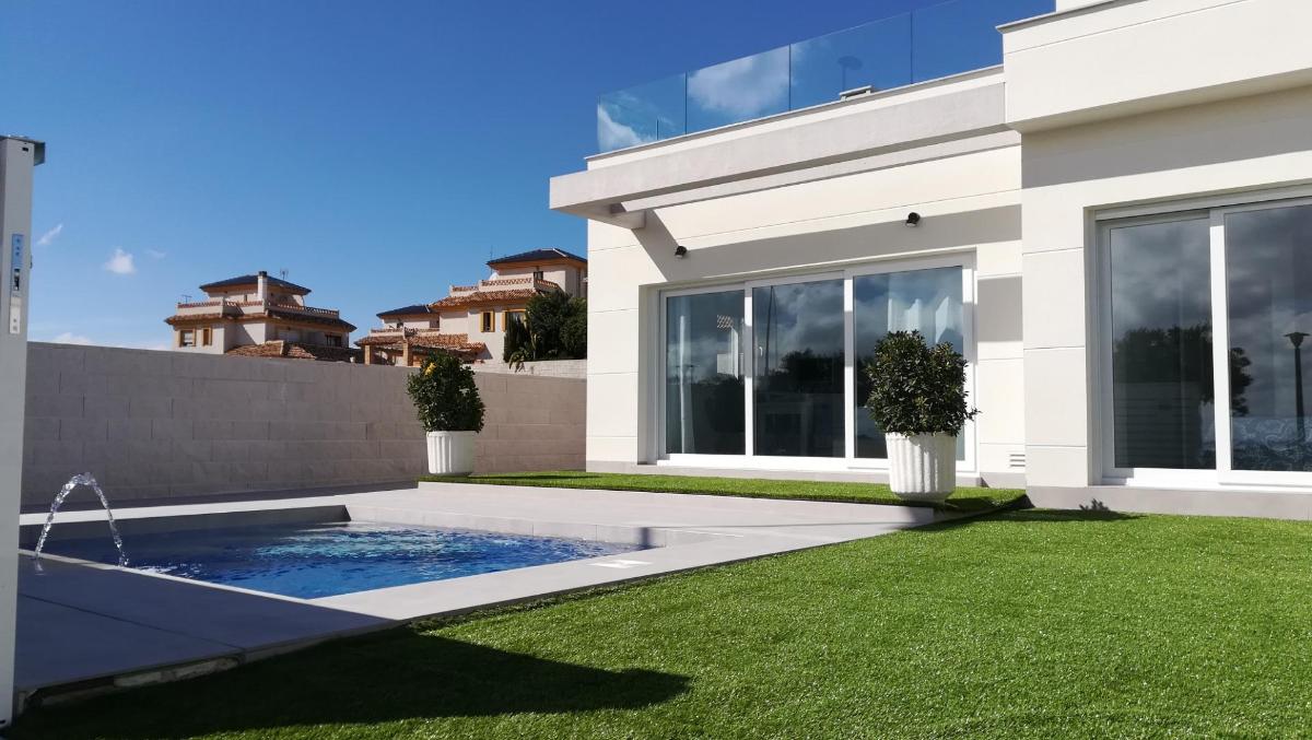 Villa a Los Montesinos, Alicante, Spagna 3 camere da letto, 85 mq. N° 113088