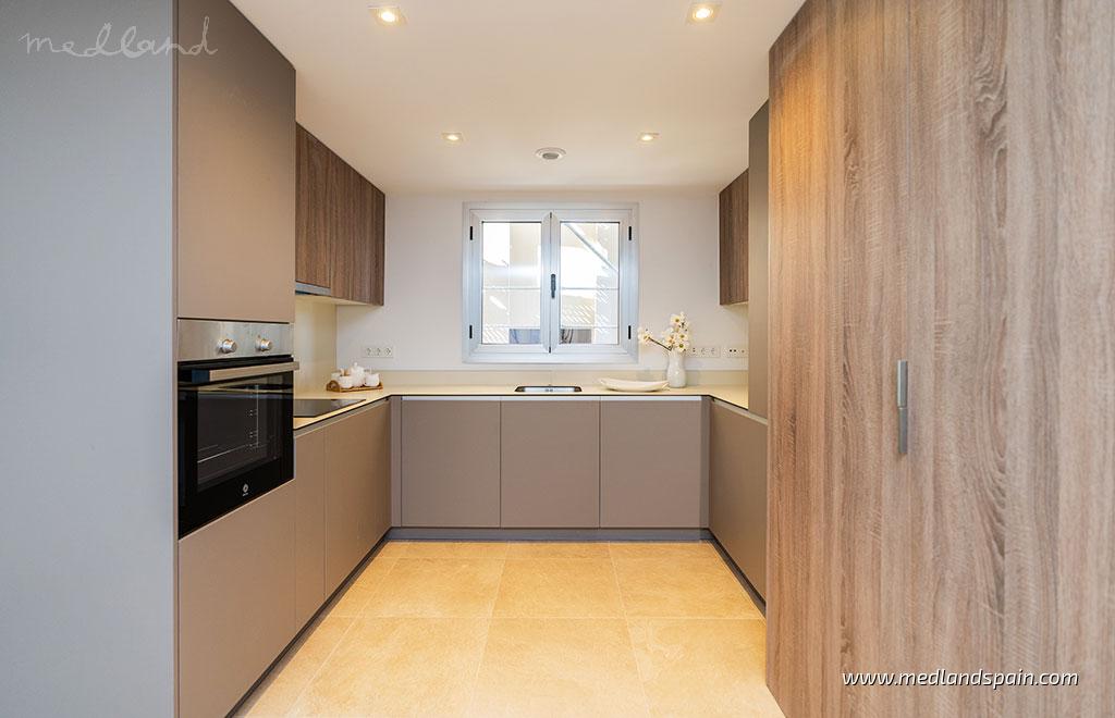 Квартира в Эстепона, Малага, Испания 2 спальни, 83м2 №104738