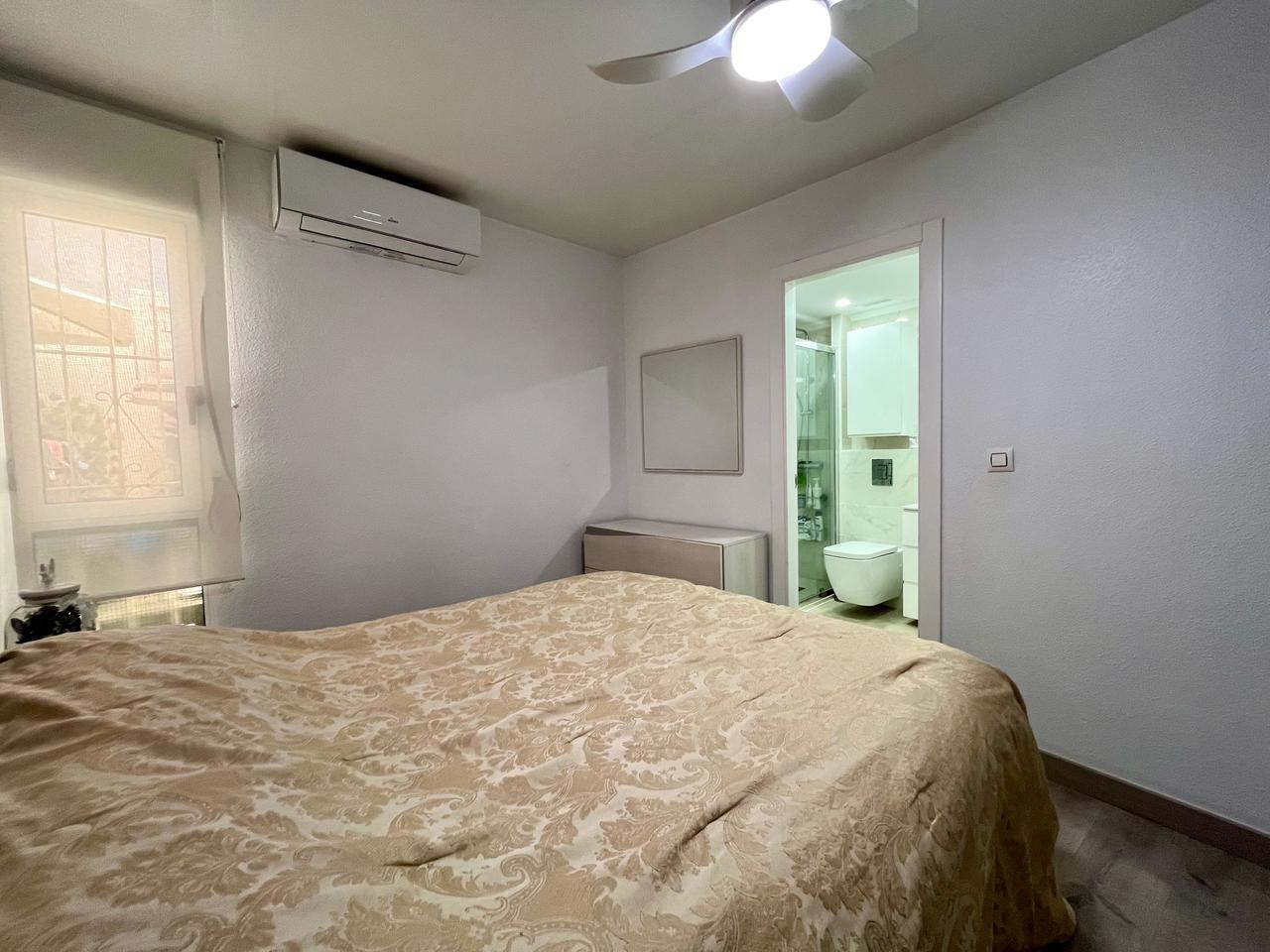 Apartment à Torrevieja, Alicante, Espagne 4 chambres, 115 m2 No. 115957