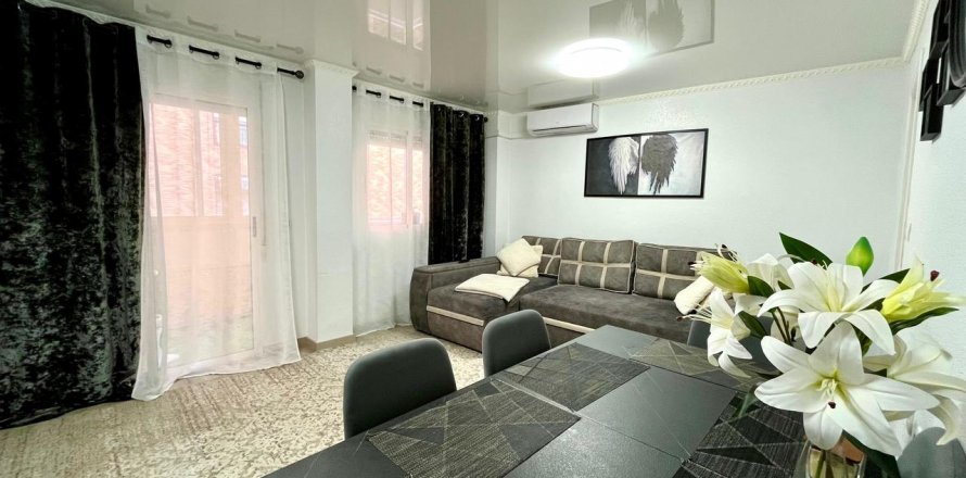 Apartment Torrevieja, Alicante, Spain 4 bedrooms, 115 sq.m. No. 115957