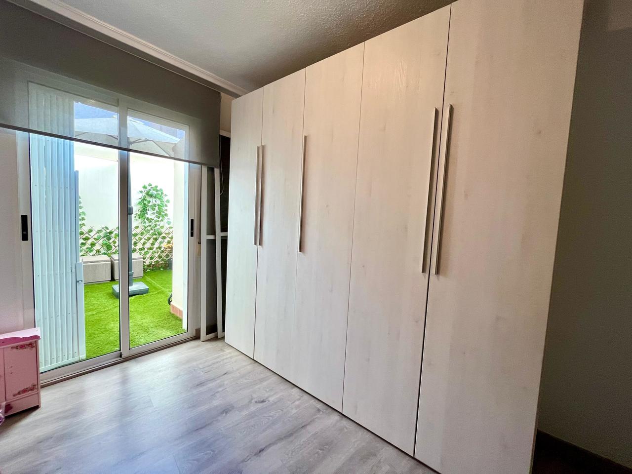 Apartment à Torrevieja, Alicante, Espagne 4 chambres, 115 m2 No. 115957