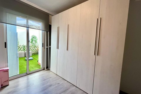 Apartment for sale Torrevieja, Alicante, Spain 4 bedrooms, 115 sq.m. No. 115957 - photo 9