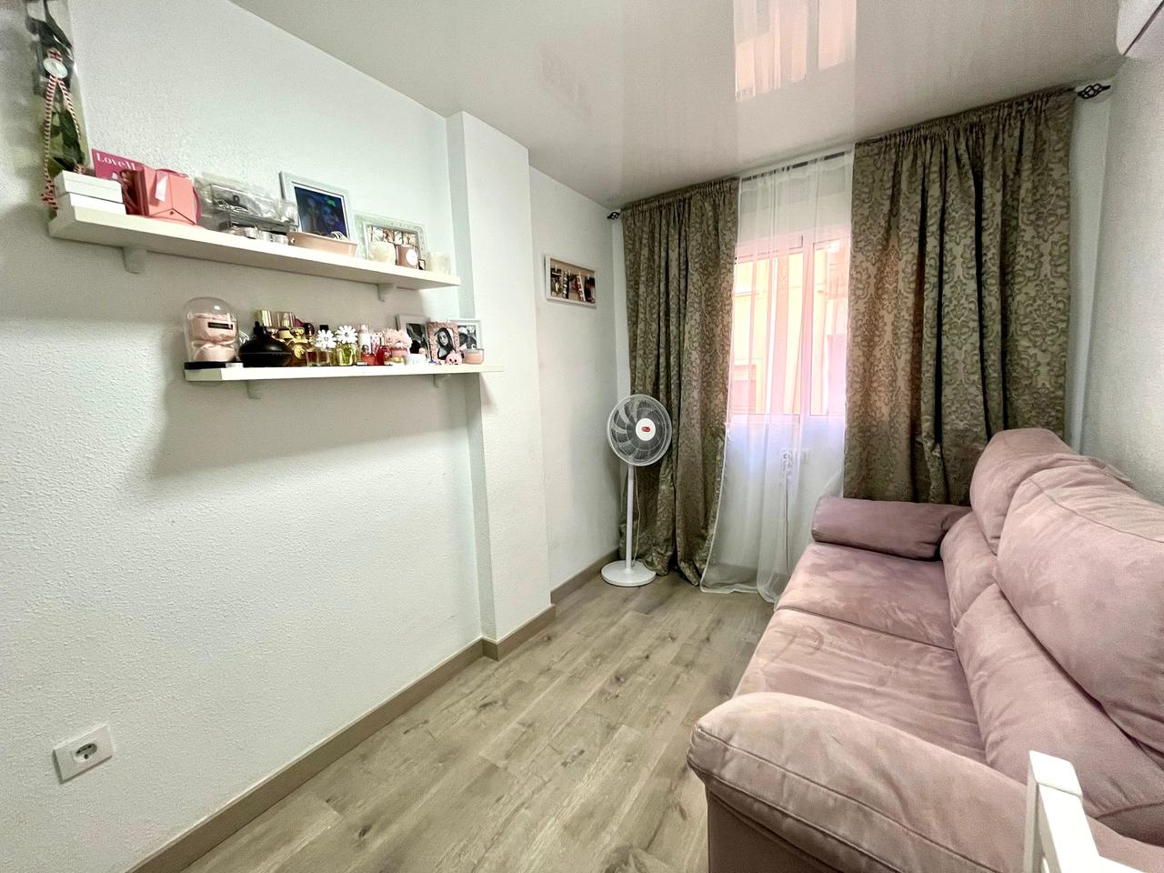 Apartment à Torrevieja, Alicante, Espagne 4 chambres, 115 m2 No. 115957