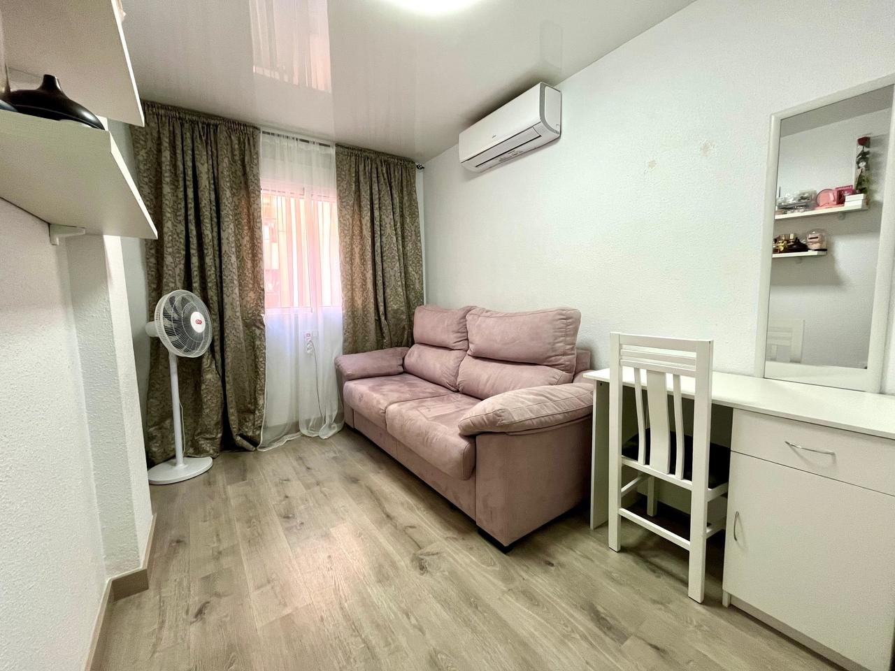 Apartment à Torrevieja, Alicante, Espagne 4 chambres, 115 m2 No. 115957
