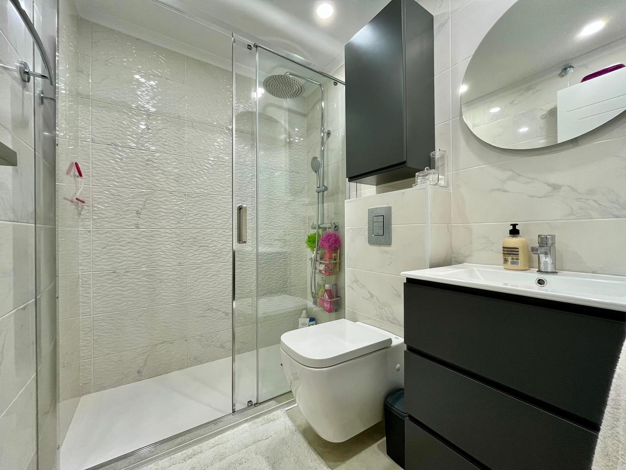 Apartment à Torrevieja, Alicante, Espagne 4 chambres, 115 m2 No. 115957