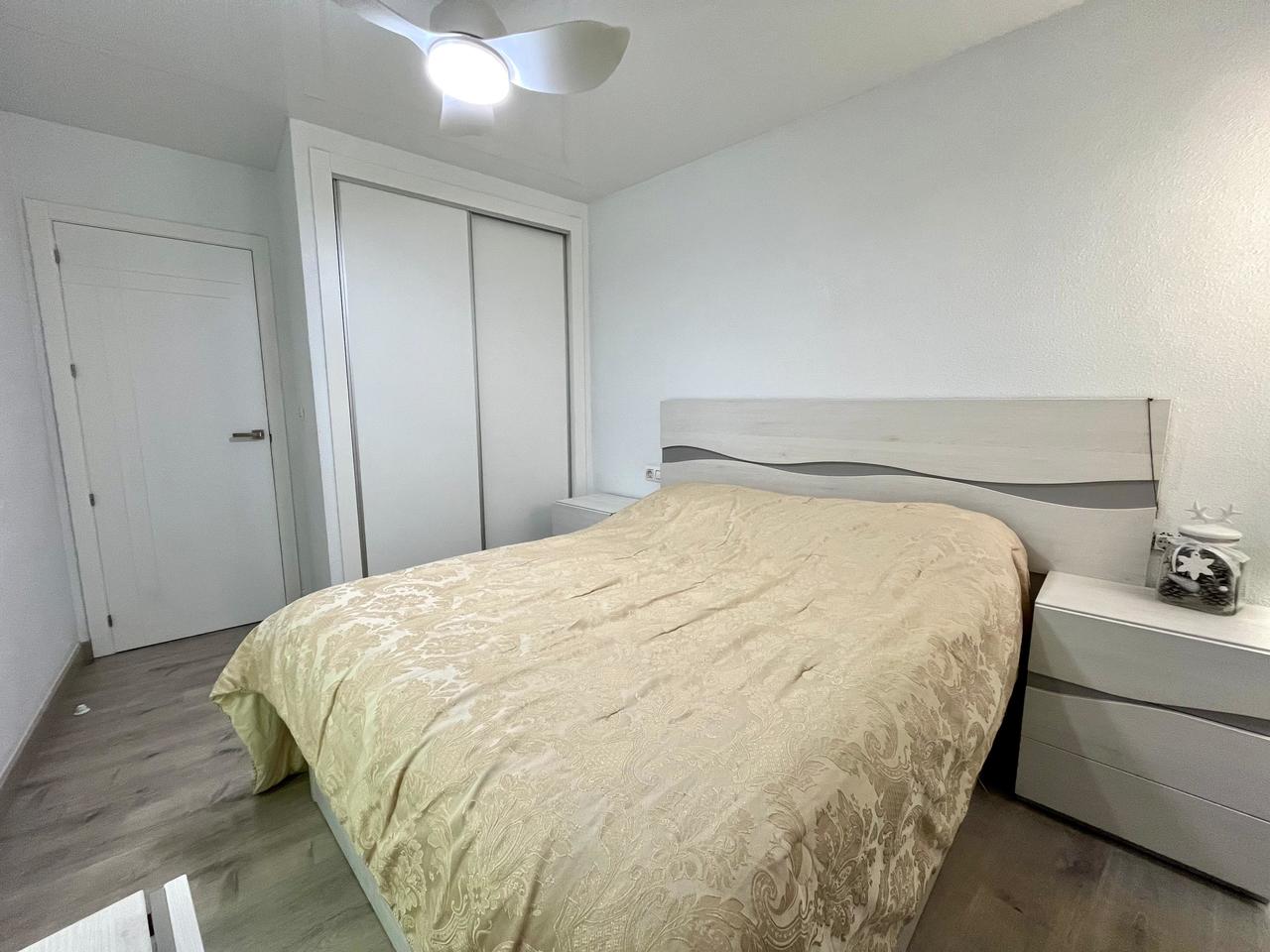 Apartment à Torrevieja, Alicante, Espagne 4 chambres, 115 m2 No. 115957