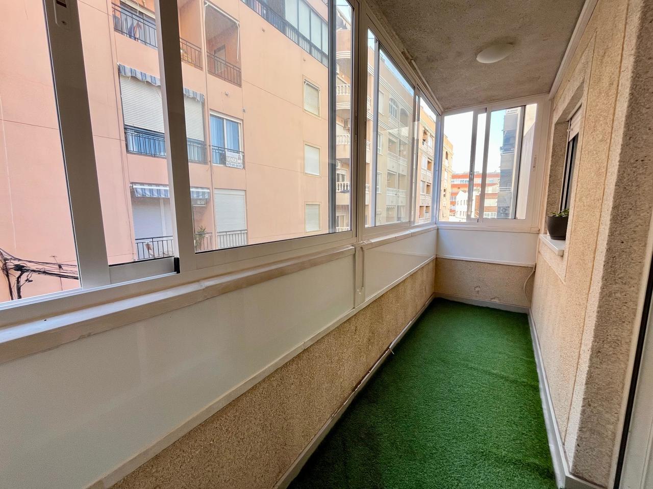 Apartment à Torrevieja, Alicante, Espagne 4 chambres, 115 m2 No. 115957