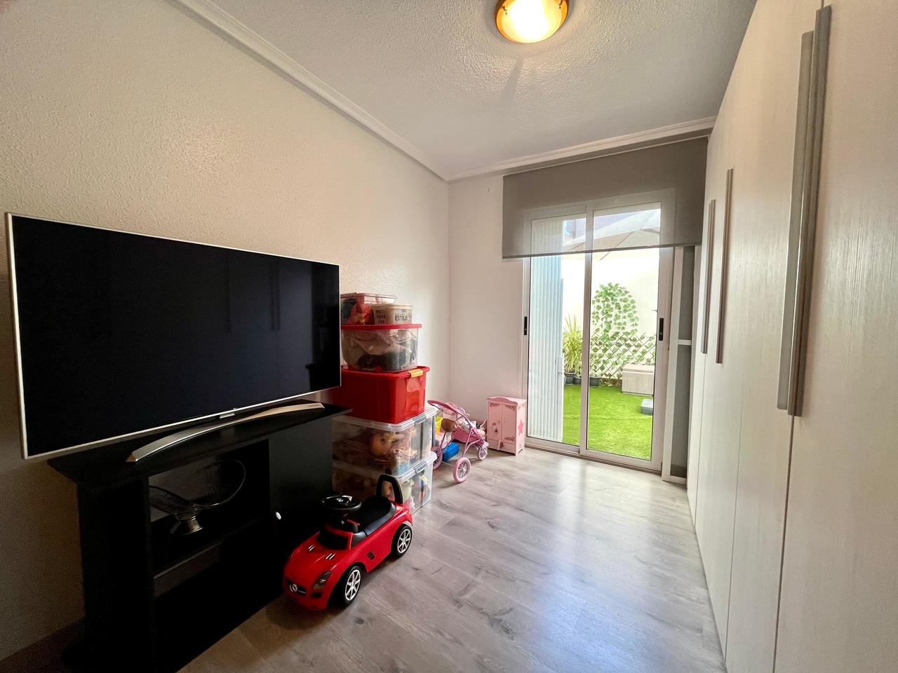 Apartment à Torrevieja, Alicante, Espagne 4 chambres, 115 m2 No. 115957