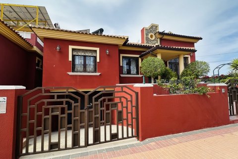 Villa till salu Ciudad Quesada, Alicante, Spanien 4 sovrum, 212 kvm. Nr. 115960 - foto 2