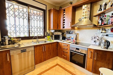 Villa till salu Ciudad Quesada, Alicante, Spanien 4 sovrum, 212 kvm. Nr. 115960 - foto 9