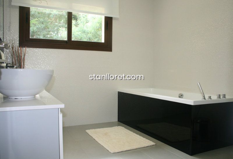 Villa en Lloret de Mar, Gerona, España 4 dormitorios, 300 m2 No. 104035