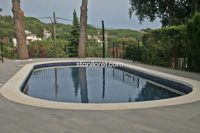 Villa en Lloret de Mar, Gerona, España 4 dormitorios, 300 m2 No. 104035