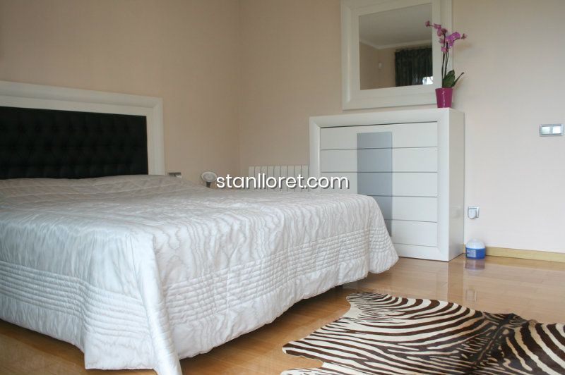 Villa en Lloret de Mar, Gerona, España 4 dormitorios, 300 m2 No. 104035