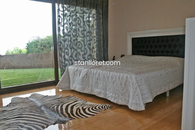 Villa en Lloret de Mar, Gerona, España 4 dormitorios, 300 m2 No. 104035