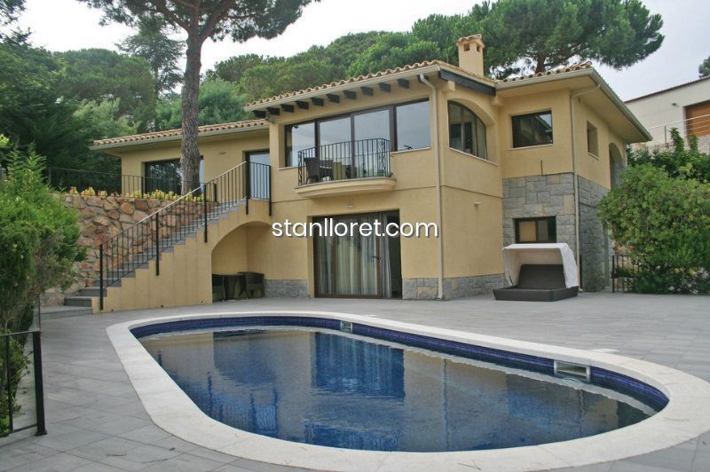 Villa en Lloret de Mar, Gerona, España 4 dormitorios, 300 m2 No. 104035