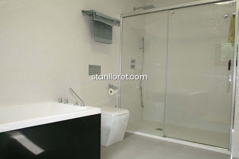 Villa en Lloret de Mar, Gerona, España 4 dormitorios, 300 m2 No. 104035