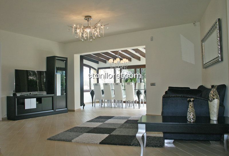 Villa en Lloret de Mar, Gerona, España 4 dormitorios, 300 m2 No. 104035