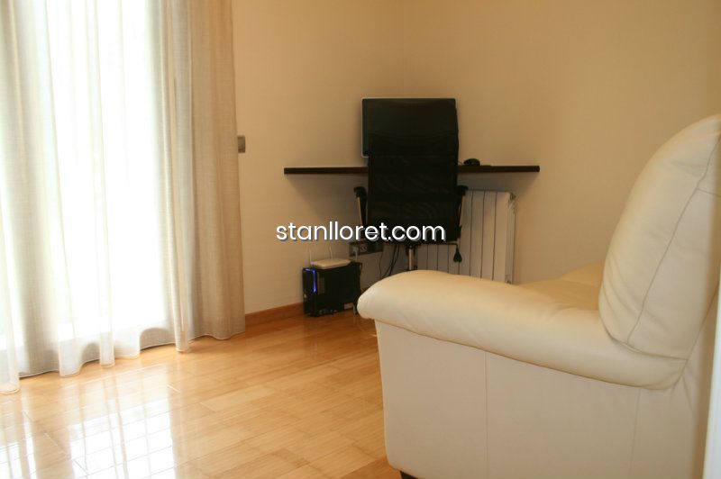Villa en Lloret de Mar, Gerona, España 4 dormitorios, 300 m2 No. 104035