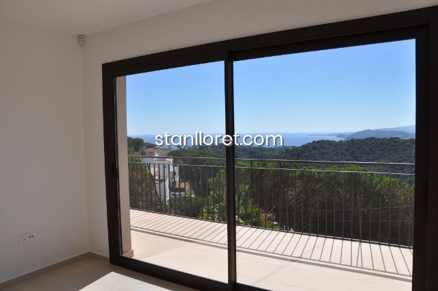 Villa en Lloret de Mar, Gerona, España 4 dormitorios, 211 m2 No. 104034